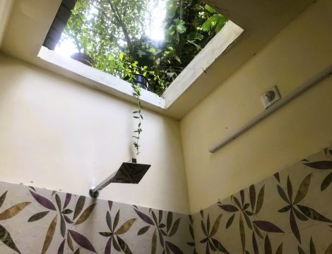 Sun Retreat villa open shower